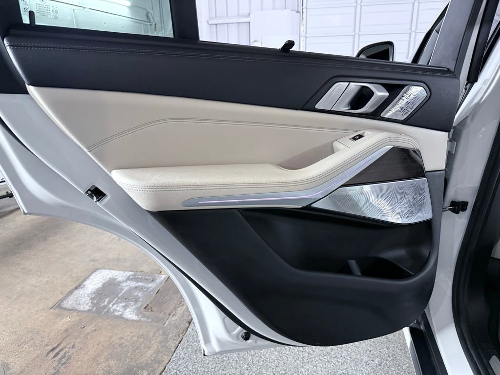 Used 2020 BMW X5 xDrive50i w/ Executive Package image 24