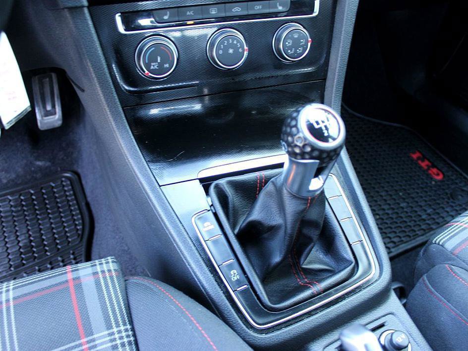 Used 2017 Volkswagen GTI Sport image 10