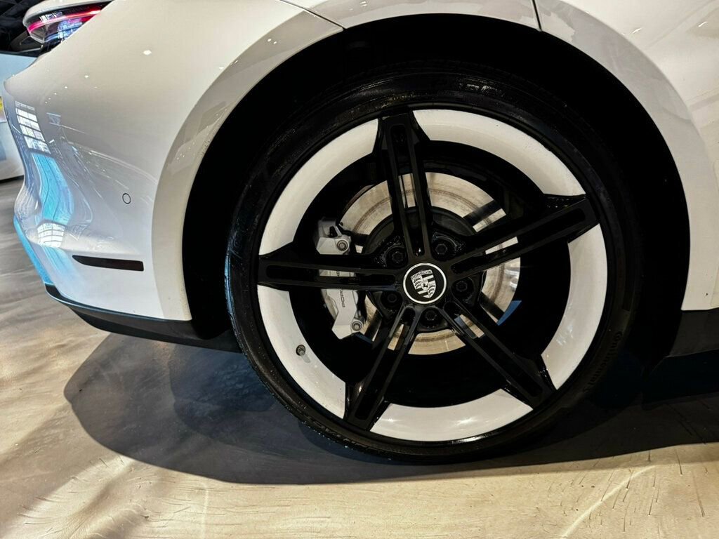 Used 2020 Porsche Taycan 4S image 30