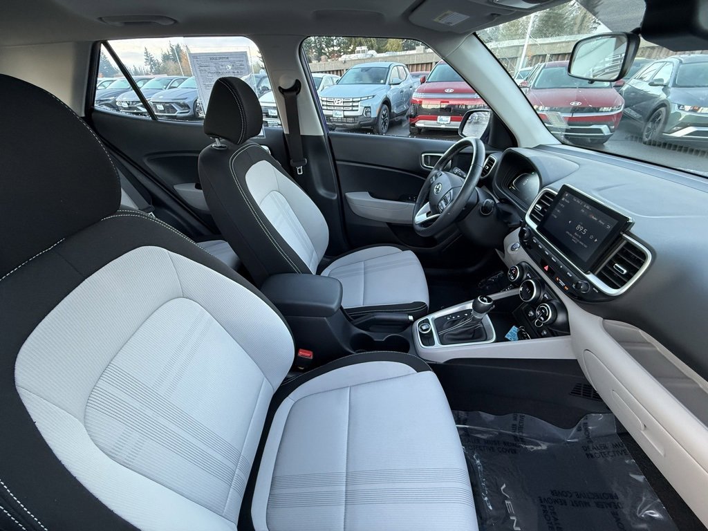 Used 2024 Hyundai Venue SEL image 18