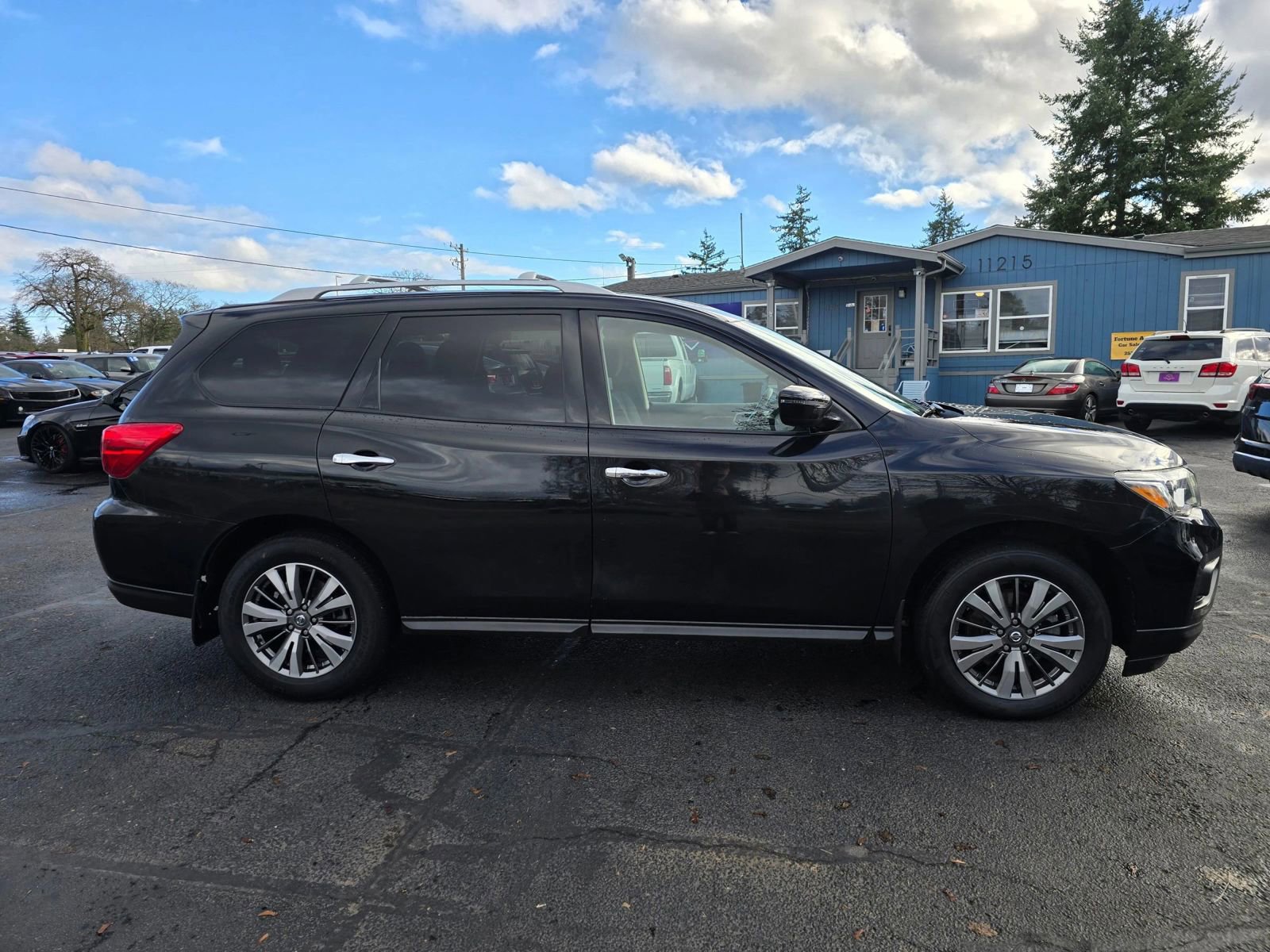 Used 2019 Nissan Pathfinder S image 6