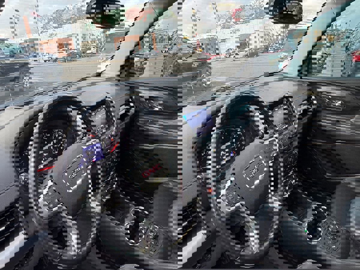 Used 2022 GMC Terrain SLT w/ Infotainment Package II image 16