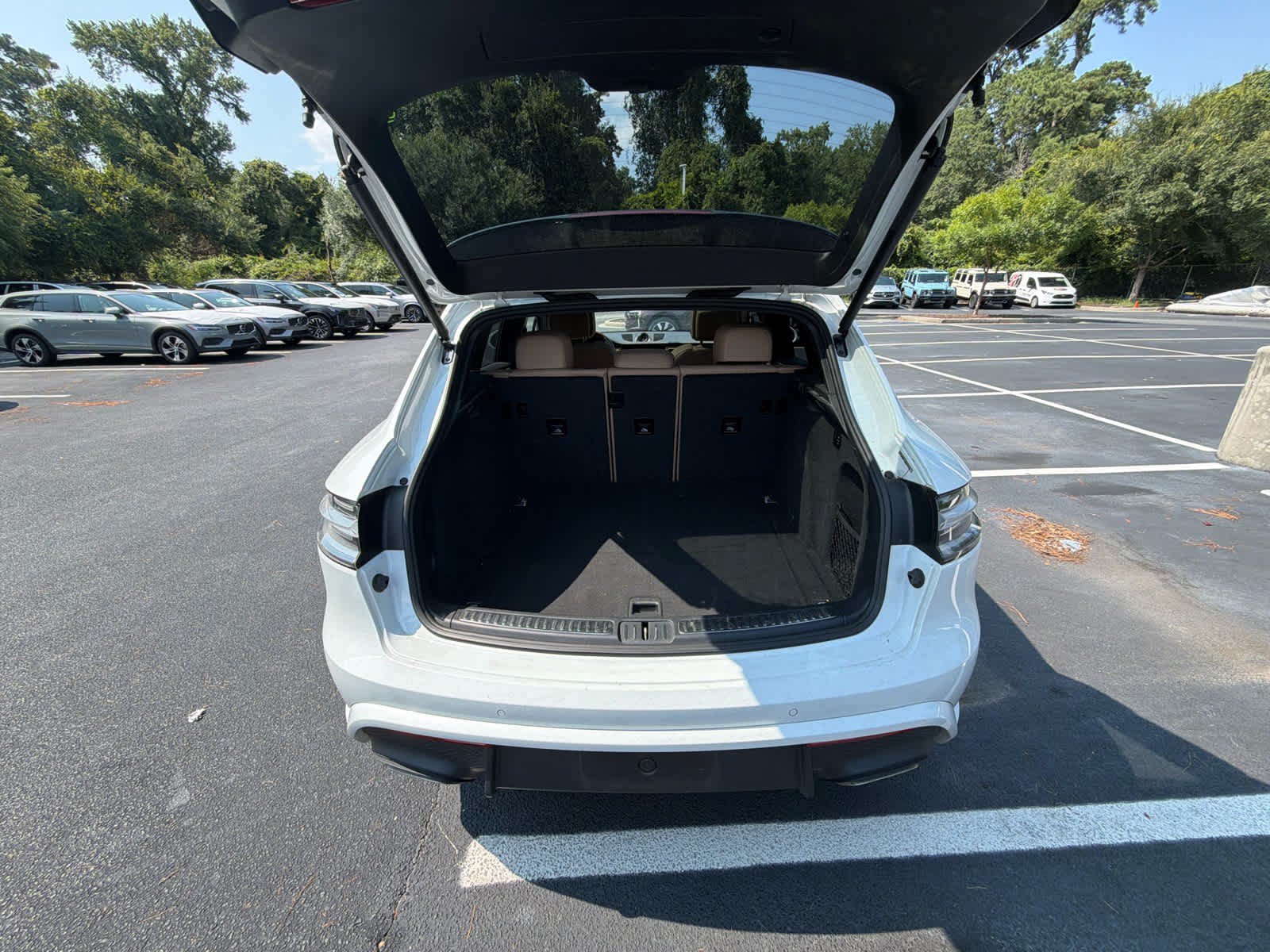 Used 2023 Porsche Macan AWD/4WD image 21