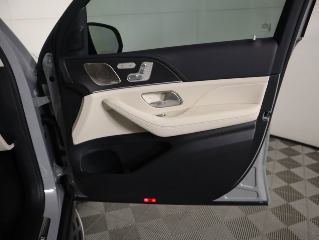 New 2026 Mercedes-Benz GLS 580 4MATIC image 26