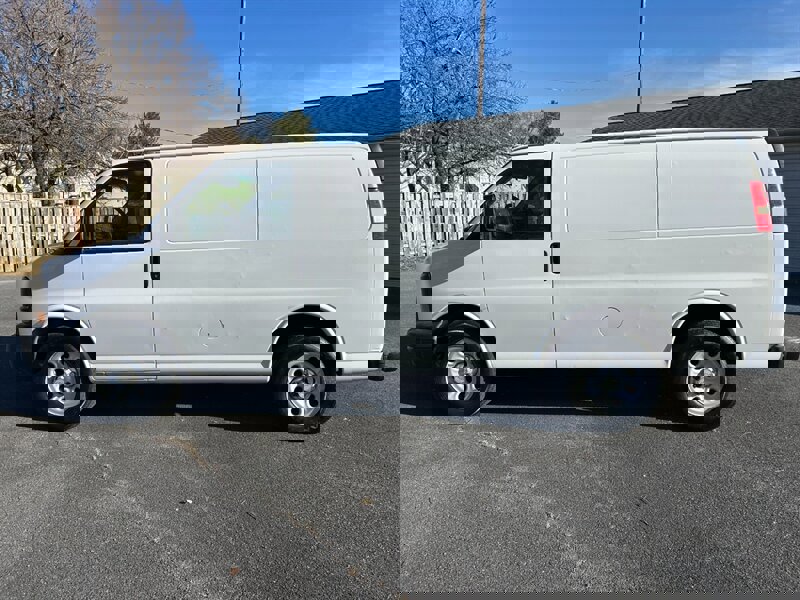 Used 2010 Chevrolet Express 1500 image 6