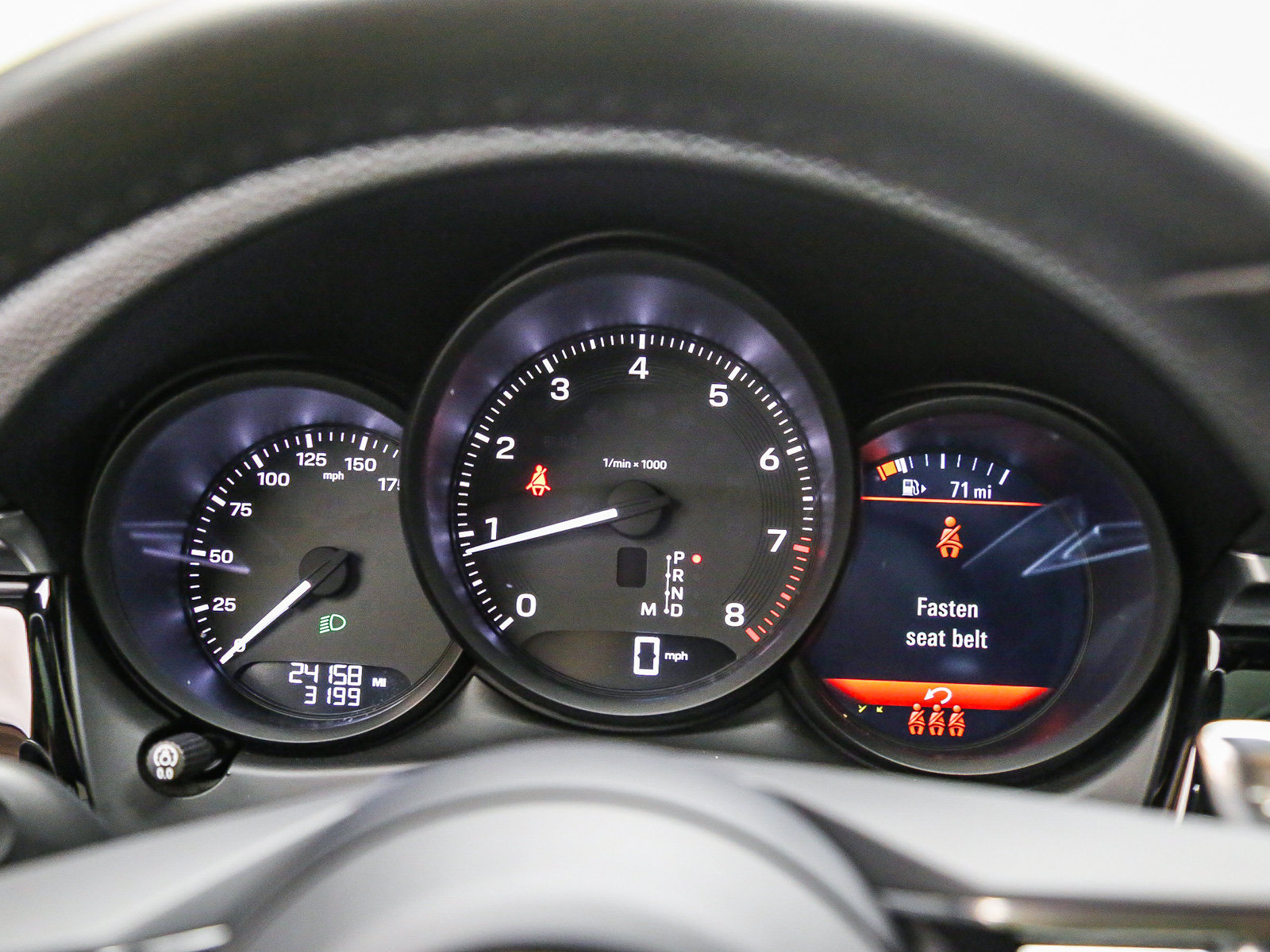 Certified 2024 Porsche Macan AWD/4WD image 28