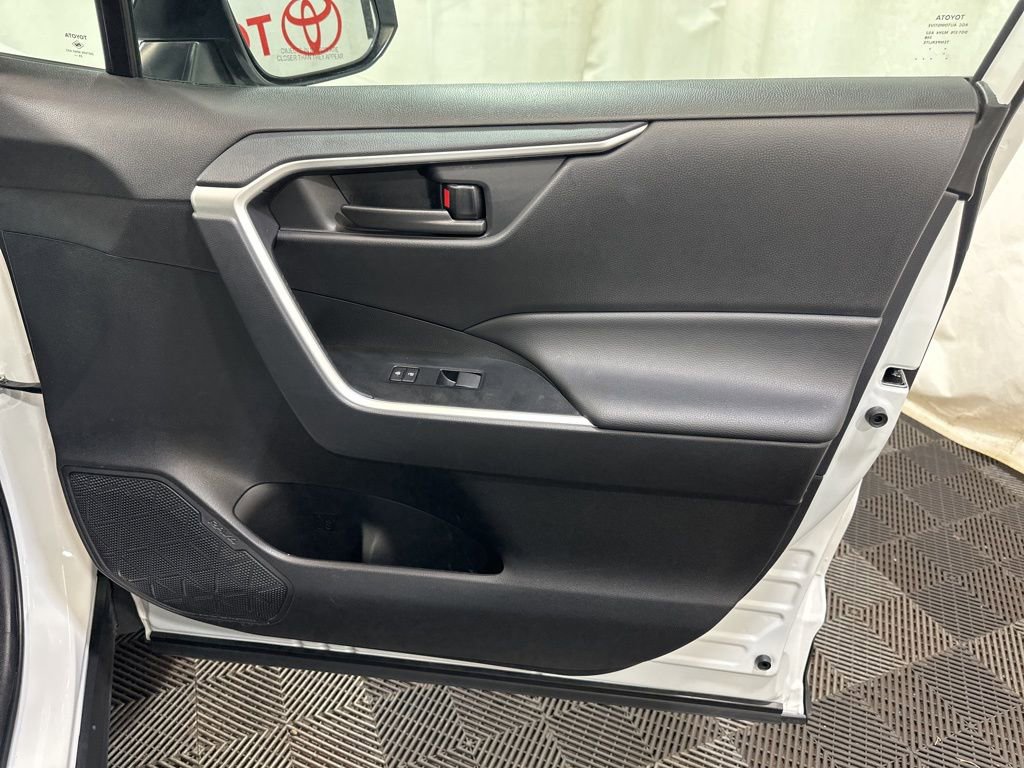 Used 2025 Toyota RAV4 LE image 9