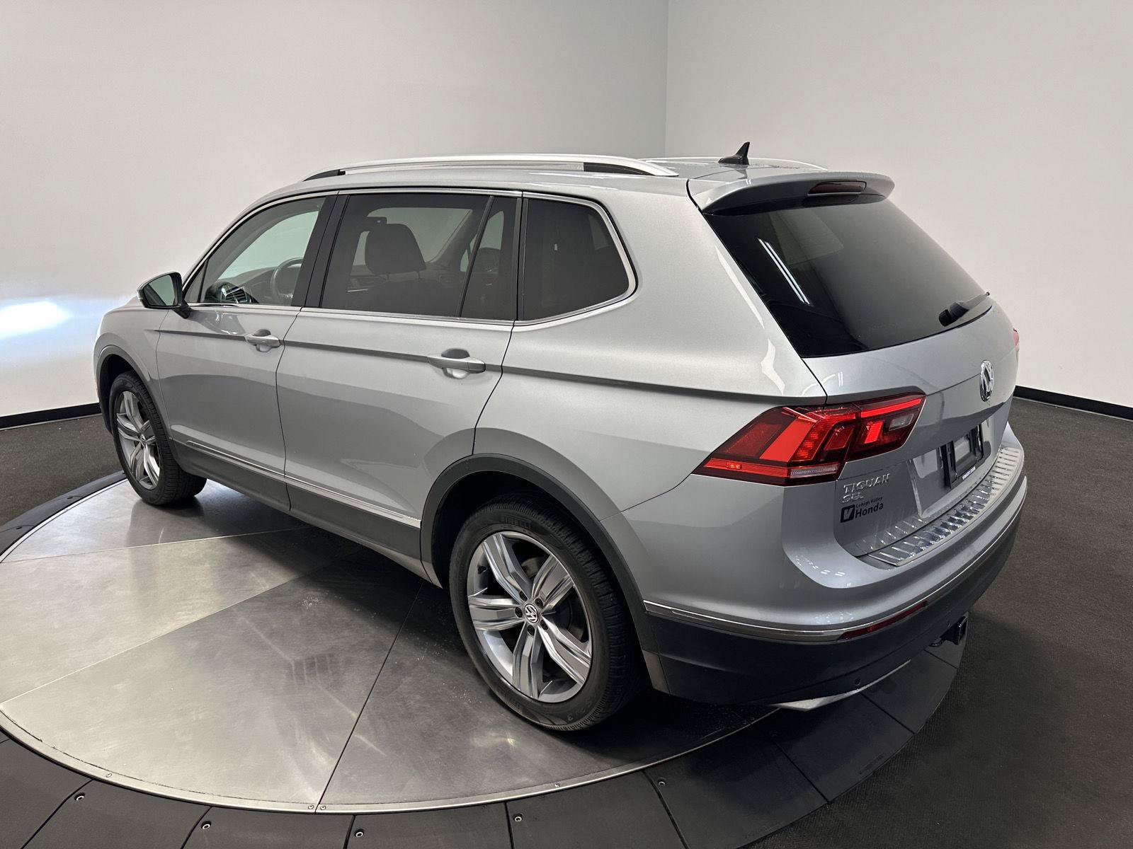 Used 2020 Volkswagen Tiguan SEL AWD/4WD image 5