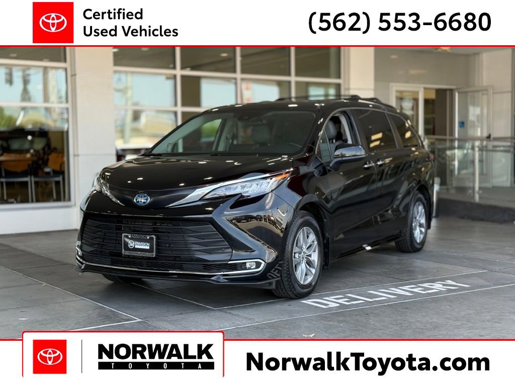 Certified 2022 Toyota Sienna XLE