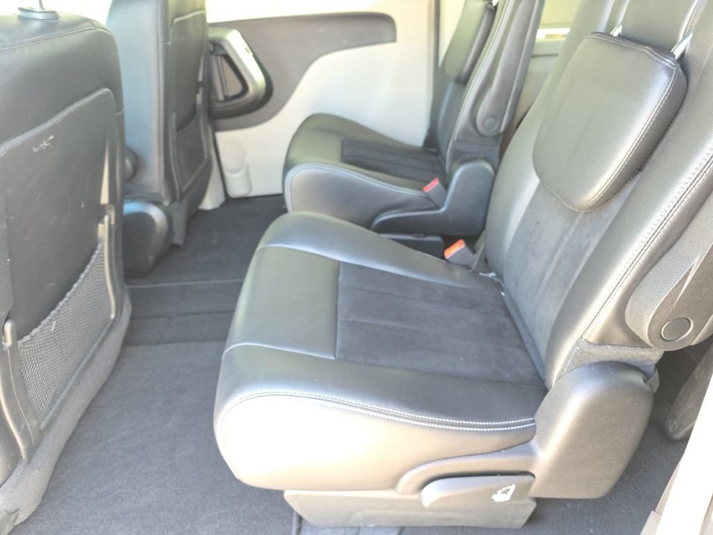 Used 2018 Dodge Grand Caravan SXT w/ Rear Park Assist Package FWD image 18