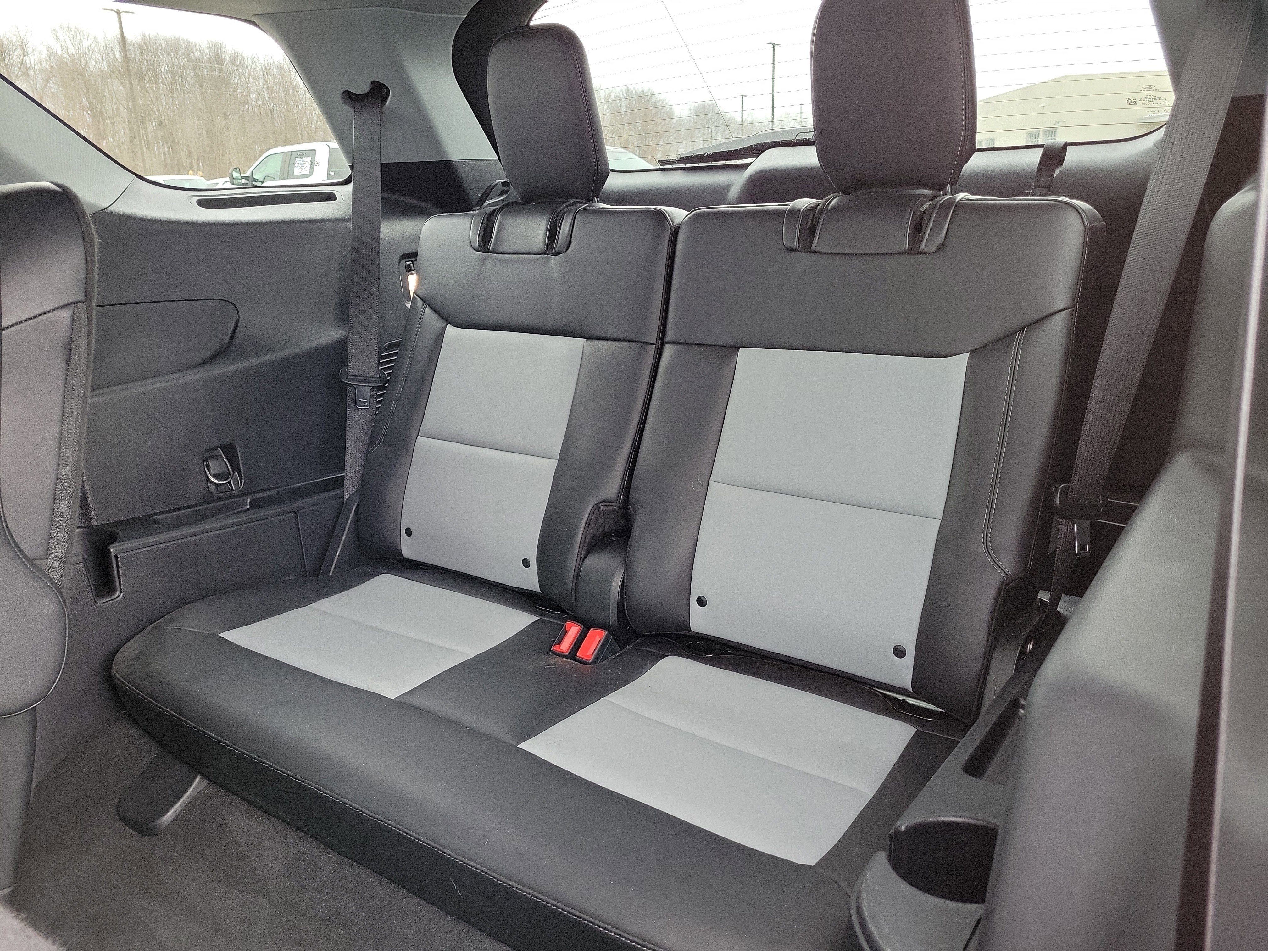 Used 2022 Ford Explorer XLT w/ Equipment Group 202A image 12