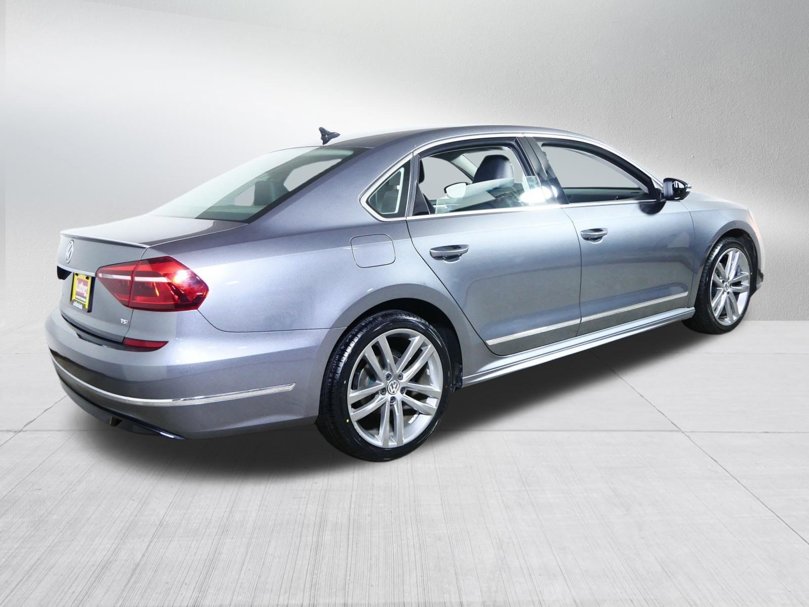 Used 2017 Volkswagen Passat 1.8T R-Line FWD image 7