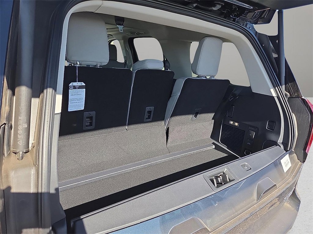 New 2025 Ford Expedition Active image 8
