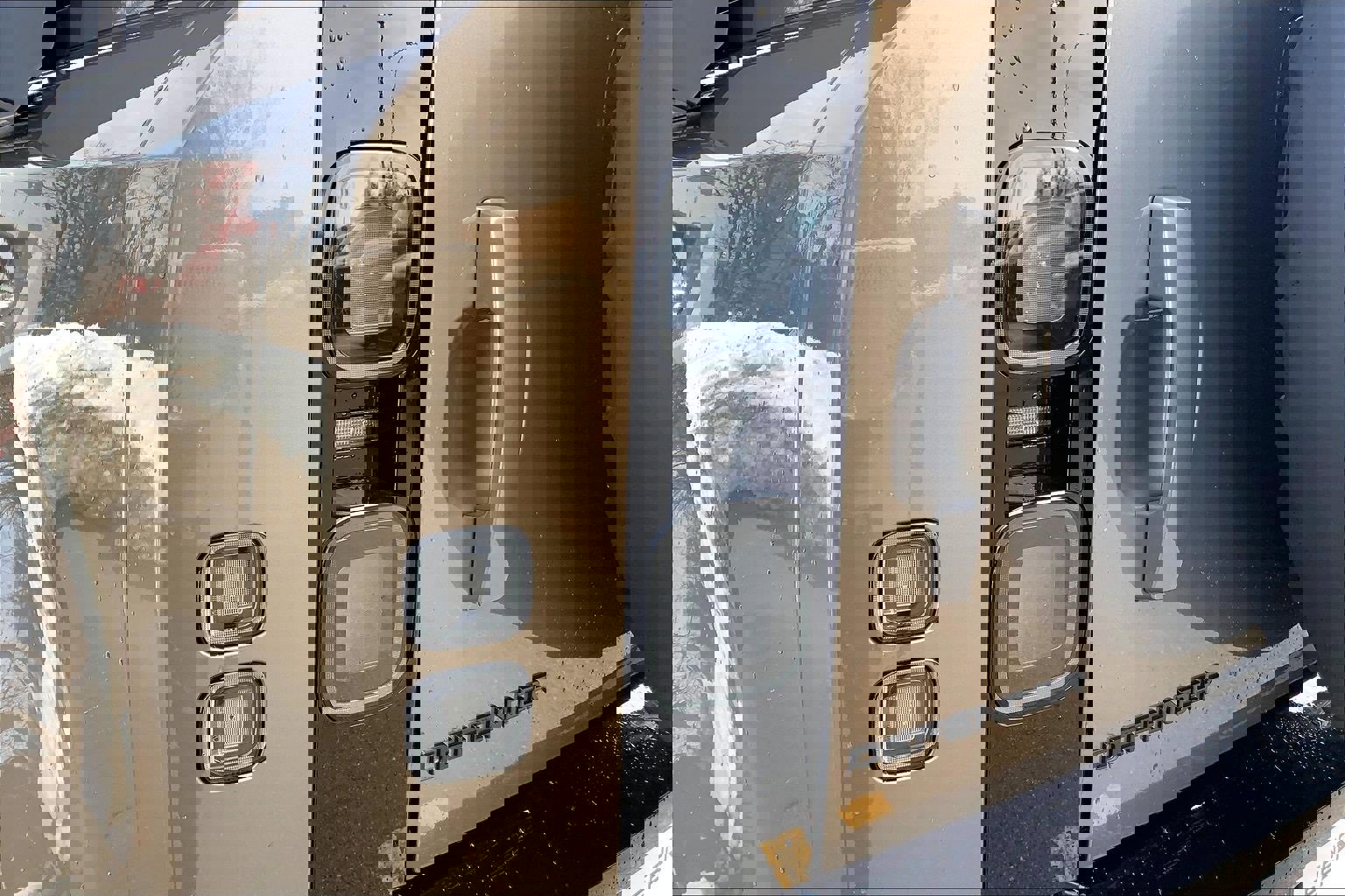 New 2026 Land Rover Defender 110 X-Dynamic SE image 14