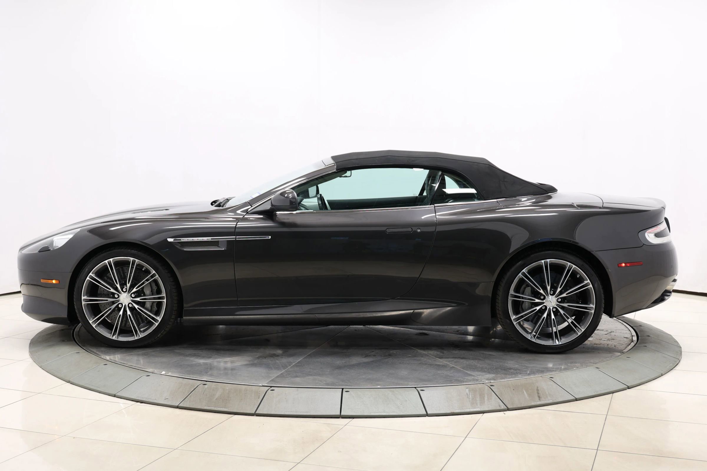 Used 2012 Aston Martin Virage Volante image 88