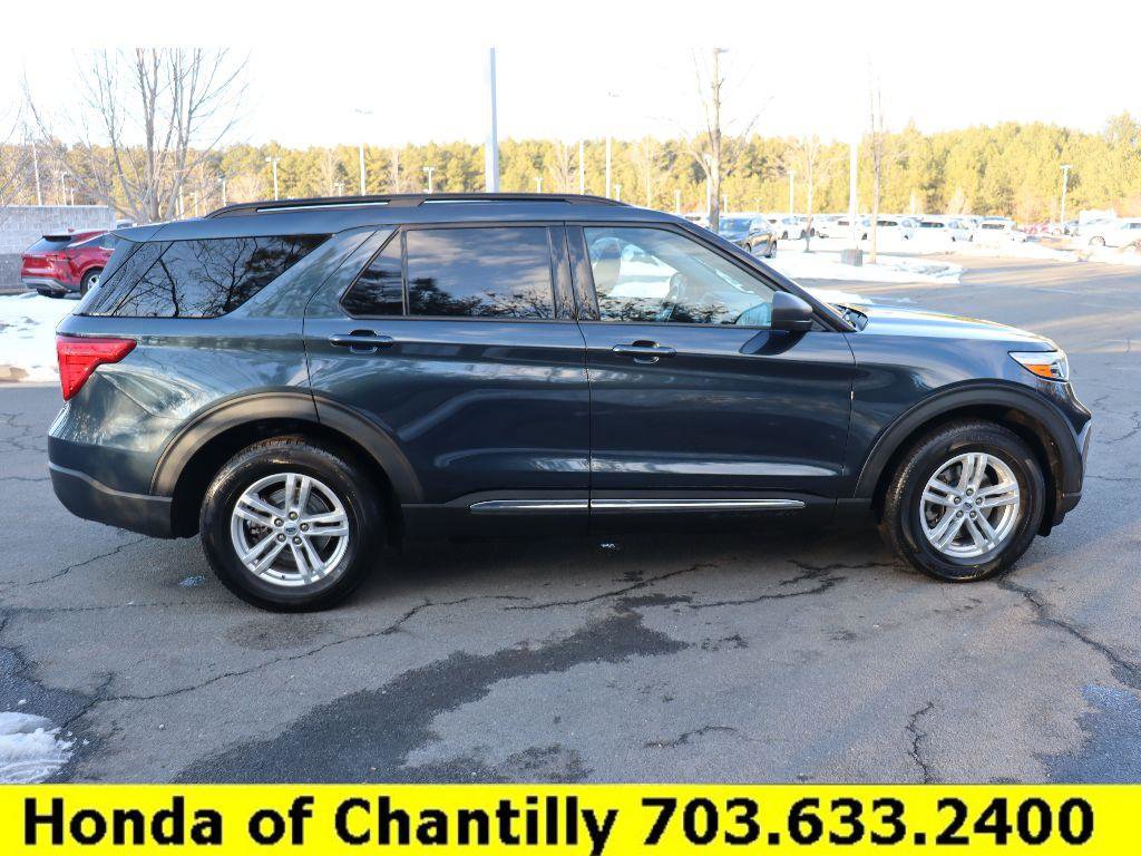 Used 2022 Ford Explorer XLT w/ Equipment Group 202A image 8