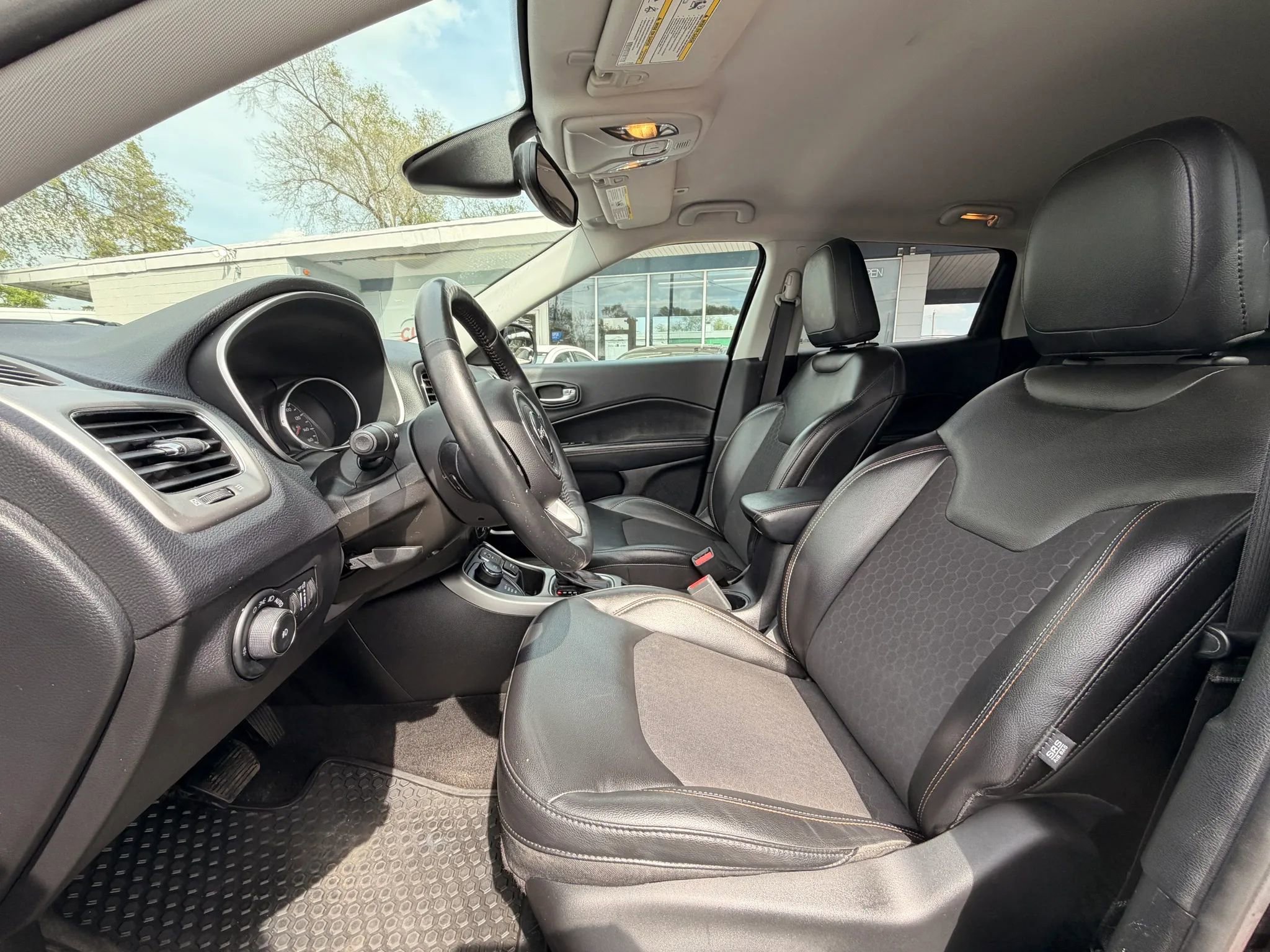 Used 2018 Jeep Compass Latitude w/ Popular Equipment Group AWD/4WD image 9