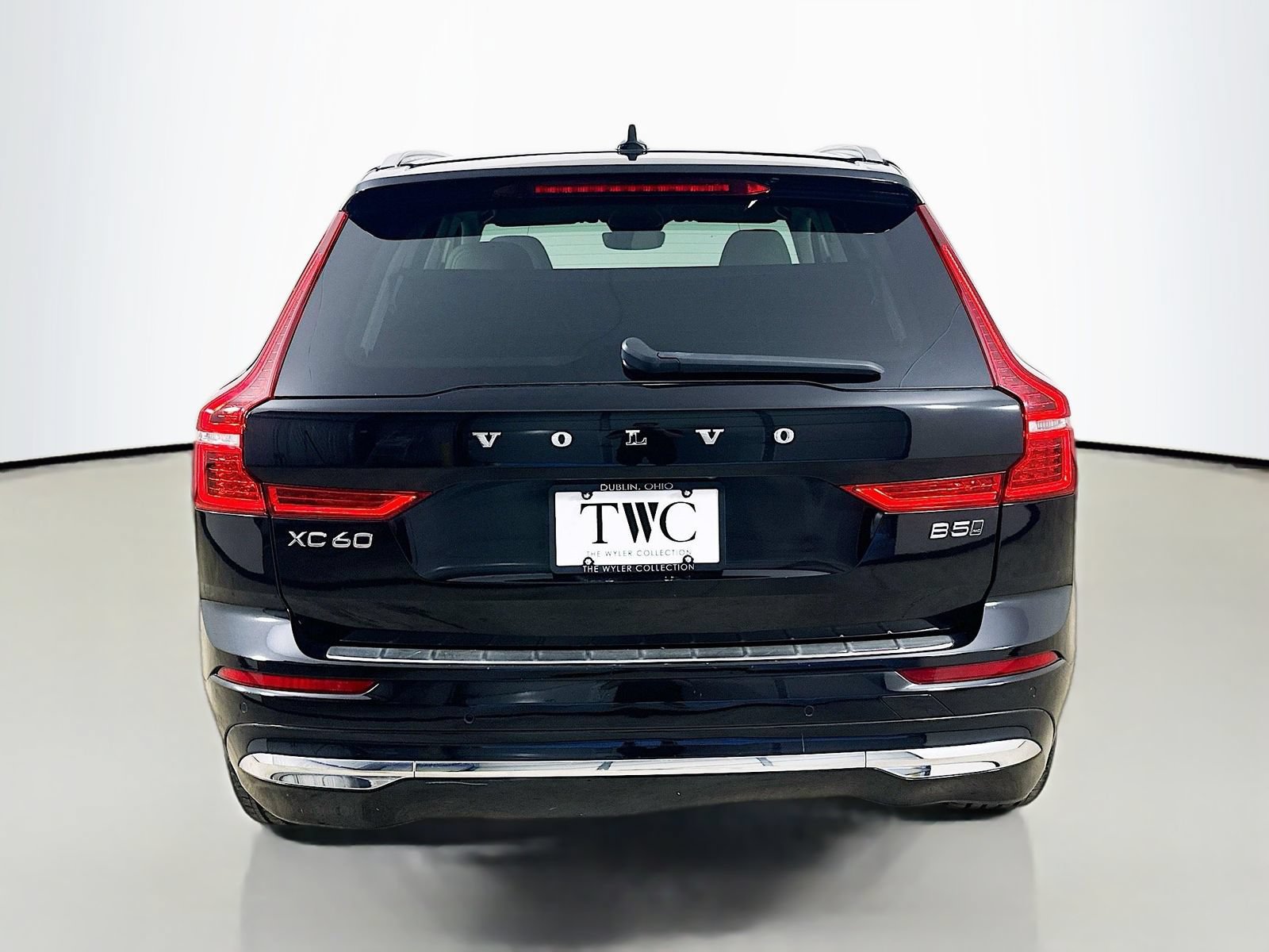 Used 2023 Volvo XC60 B5 Plus w/ Climate Package AWD/4WD image 6