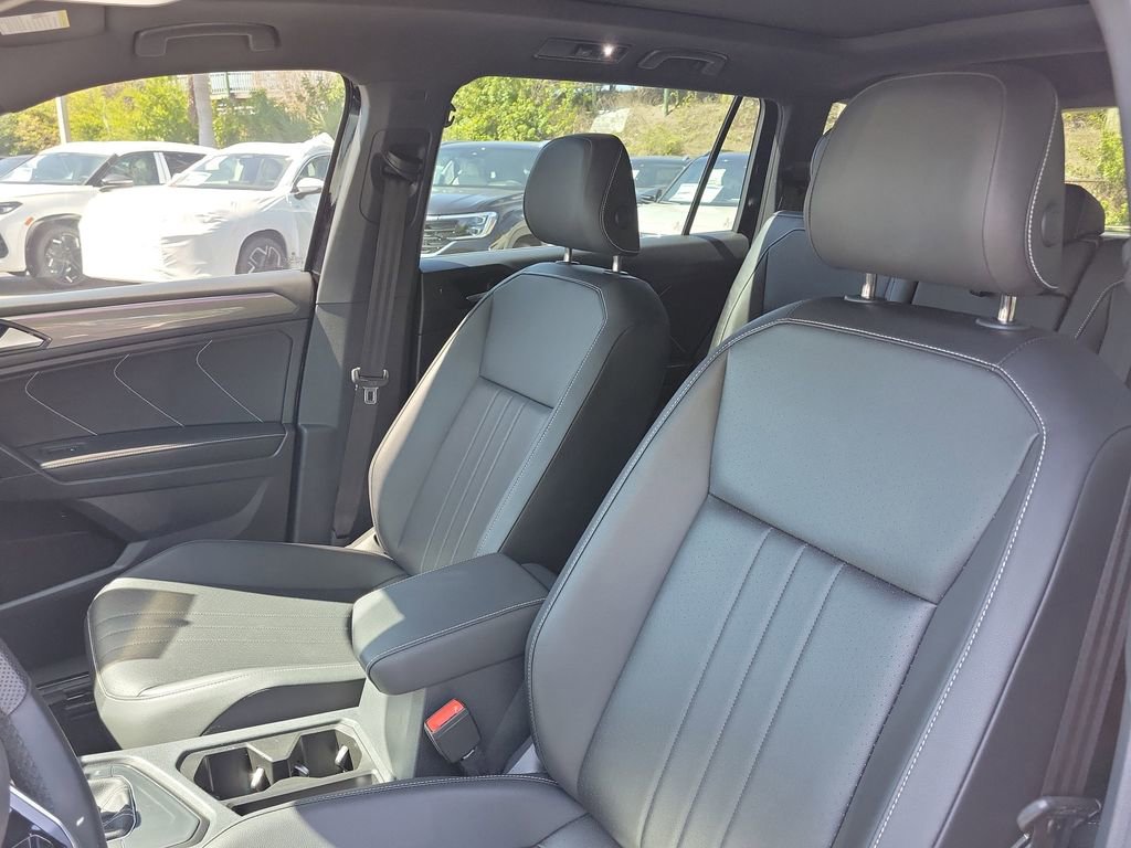 Used 2023 Volkswagen Tiguan SE R-Line image 20