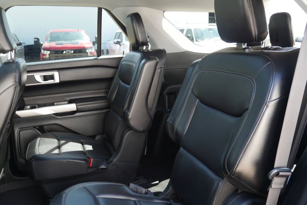 Used 2021 Ford Explorer XLT w/ Equipment Group 202A AWD/4WD image 30