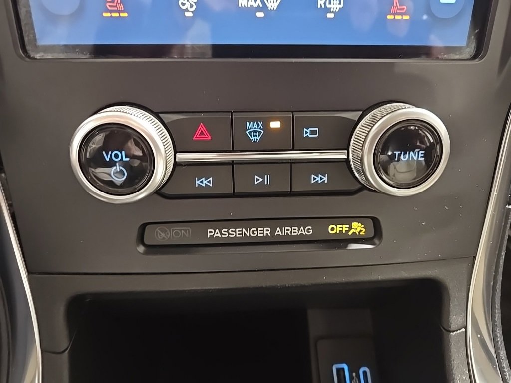 Used 2022 Ford Edge Titanium image 16