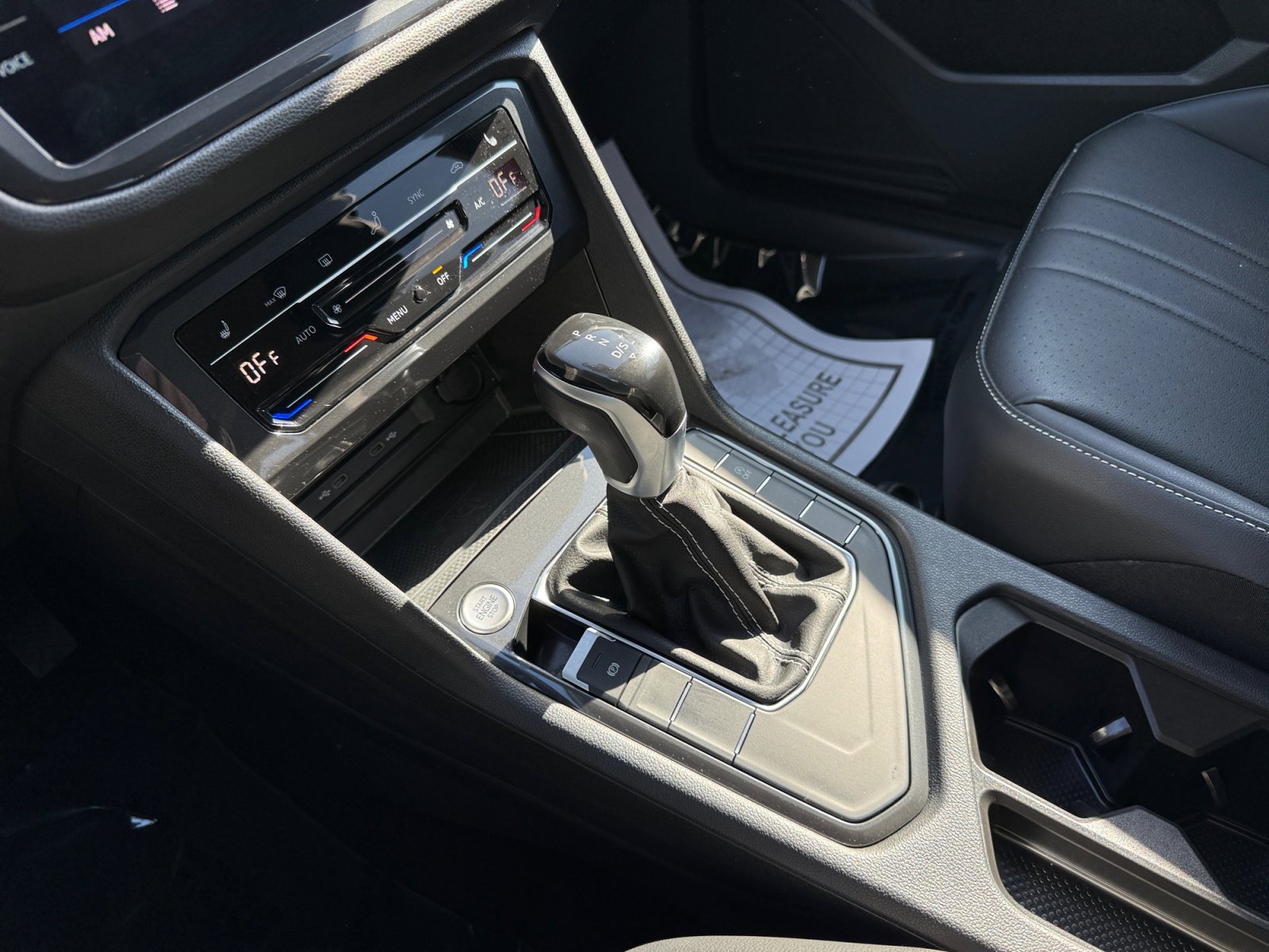 Used 2023 Volkswagen Tiguan SE image 12