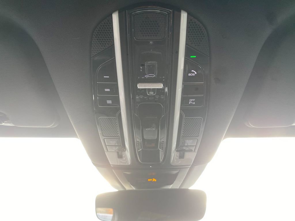 Used 2020 Porsche Cayenne S image 23