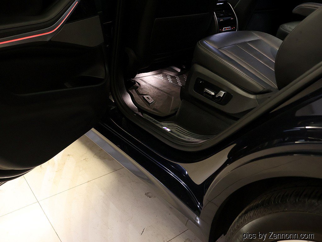 Used 2021 BMW X7 xDrive40i w/ M Sport Package AWD/4WD image 32