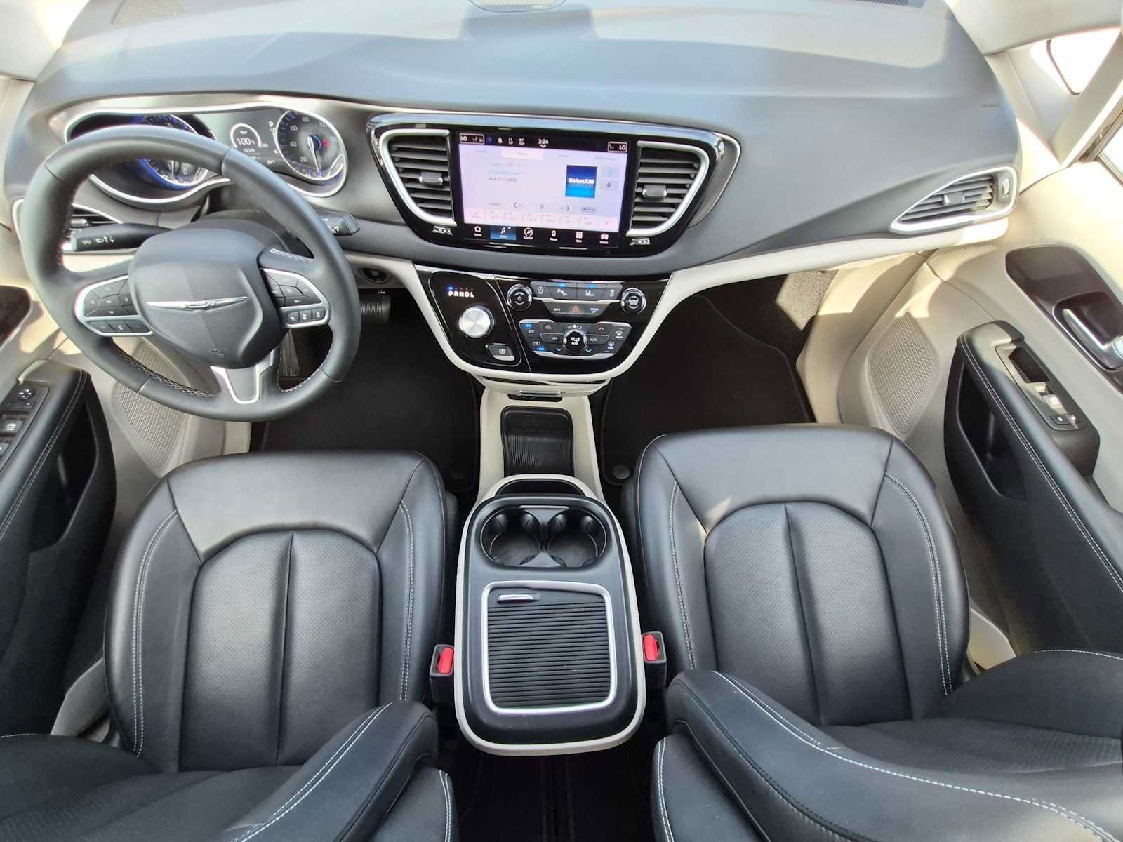 Used 2024 Chrysler Pacifica Touring-L FWD image 15