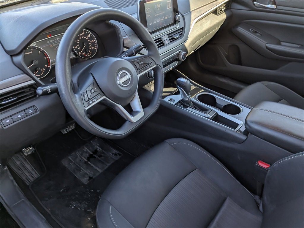 Used 2024 Nissan Altima 2.5 SV image 17