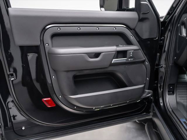 Used 2026 Land Rover Defender 90 V8 AWD/4WD image 30