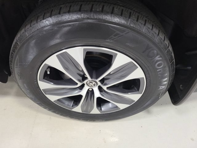 Used 2022 Toyota Highlander XLE FWD image 42
