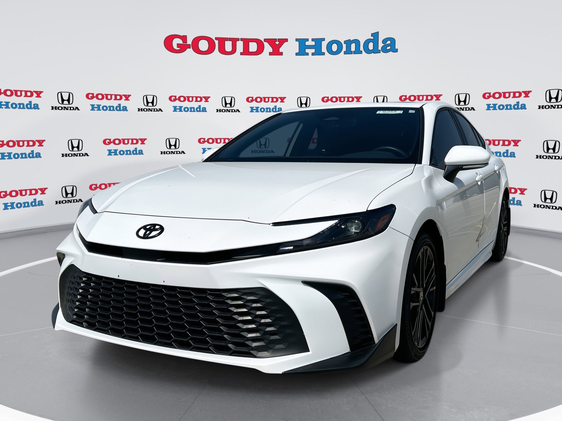 Used 2025 Toyota Camry SE w/ Multimedia Upgrade Package FWD video 1