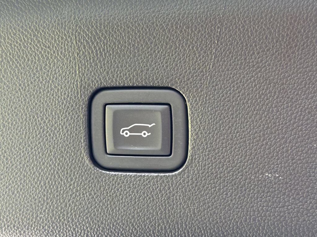 Certified 2023 Buick Enclave Avenir w/ Avenir Technology Package FWD image 12