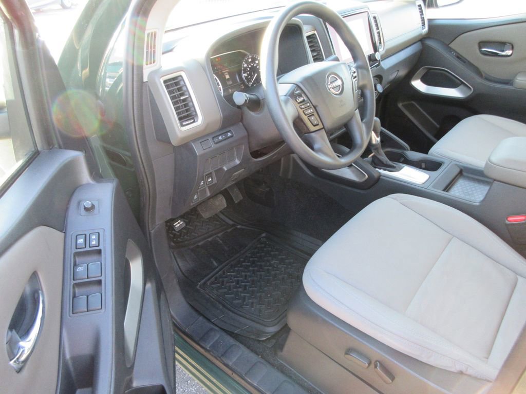 Used 2023 Nissan Frontier SV image 13
