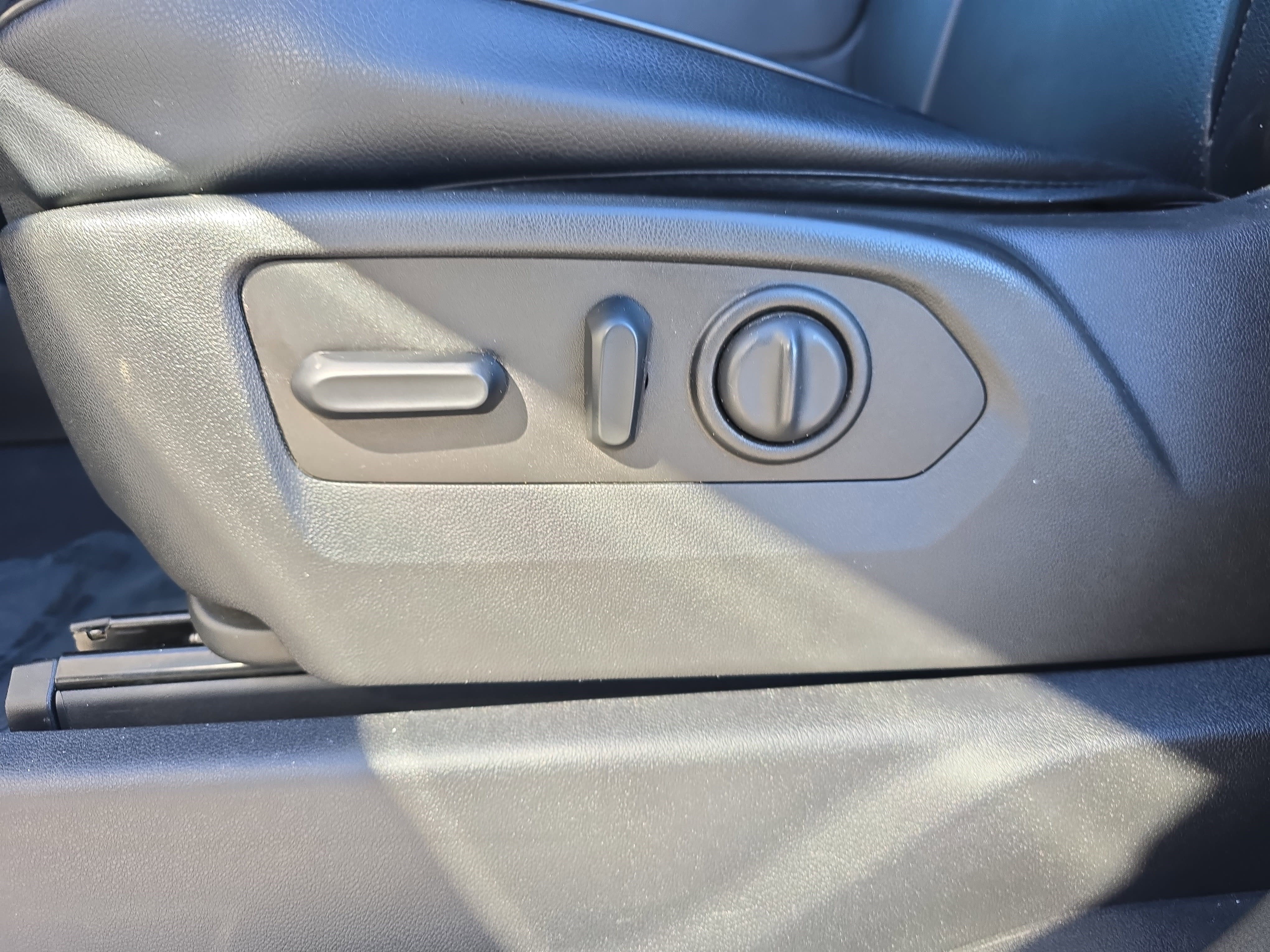 Used 2020 Chevrolet Silverado 1500 RST image 27