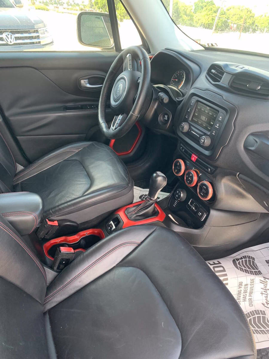 Used 2015 Jeep Renegade Trailhawk w/ Premium Leather Group AWD/4WD image 19