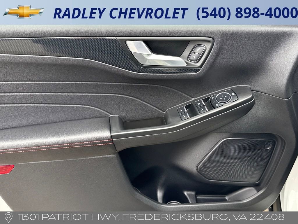 Used 2025 Ford Escape ST-Line w/ Equipment Group 301A image 5