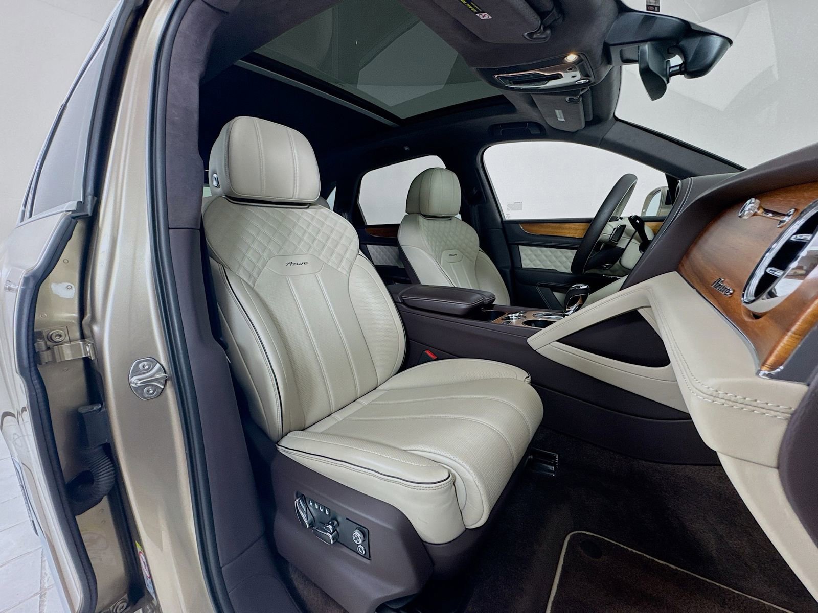 Certified 2023 Bentley Bentayga image 27