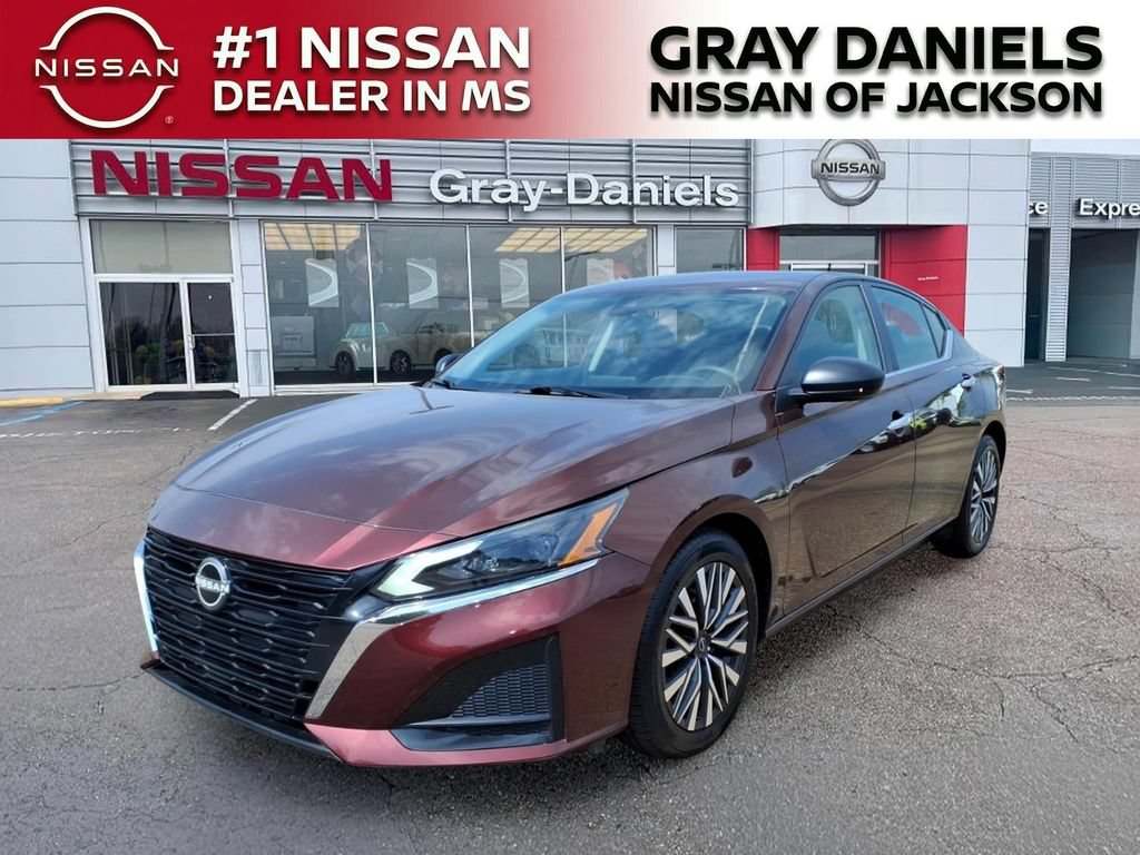 Used 2025 Nissan Altima 2.5 SV FWD image 3
