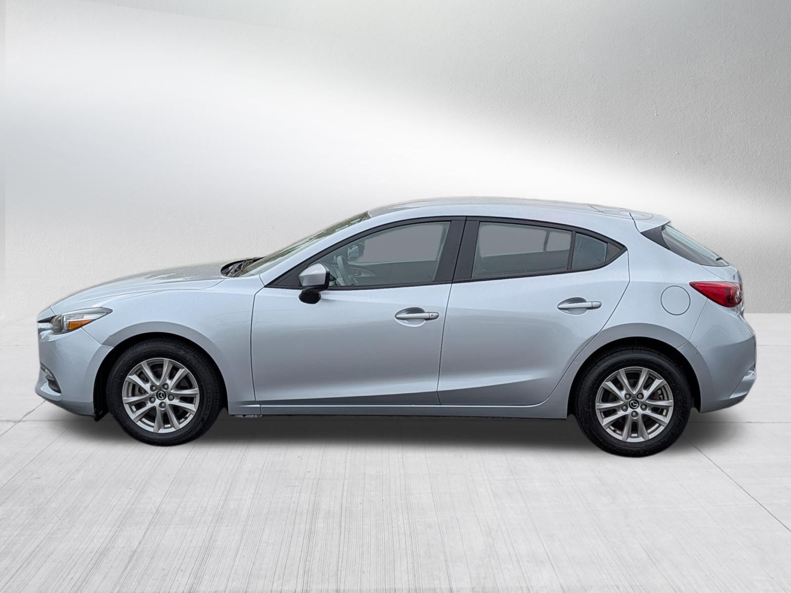 Used 2017 MAZDA MAZDA3 Sport FWD image 2