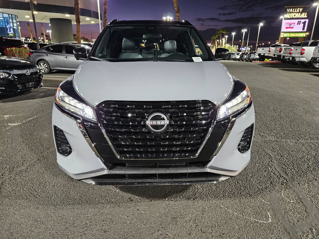 Used 2023 Nissan Kicks SR w/ SR Premium Package FWD image 2
