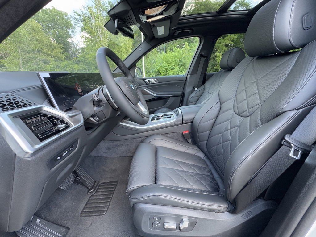 Used 2026 BMW X5 xDrive50e w/ Premium Package image 16