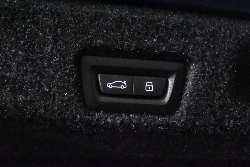 Used 2026 BMW 530i xDrive w/ Premium Package image 39