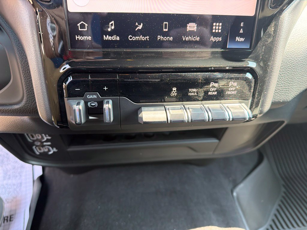 New 2026 RAM 2500 Big Horn AWD/4WD image 17
