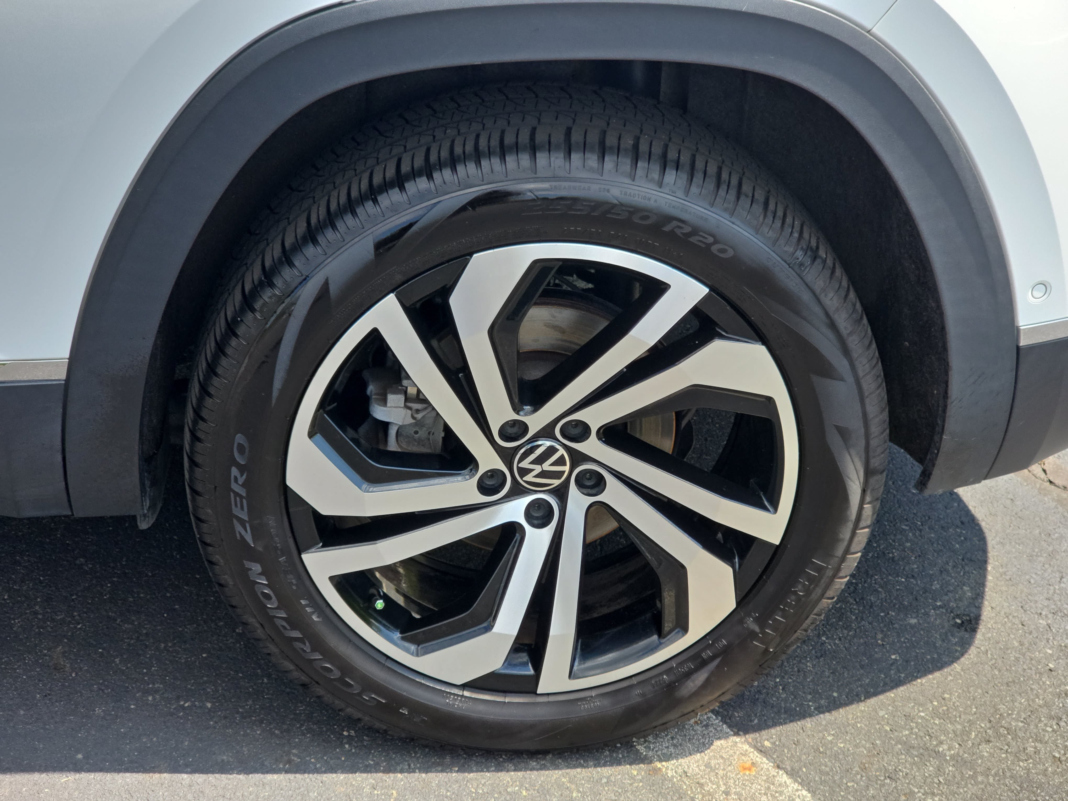 Used 2020 Volkswagen Atlas Cross Sport SEL Premium AWD/4WD image 34