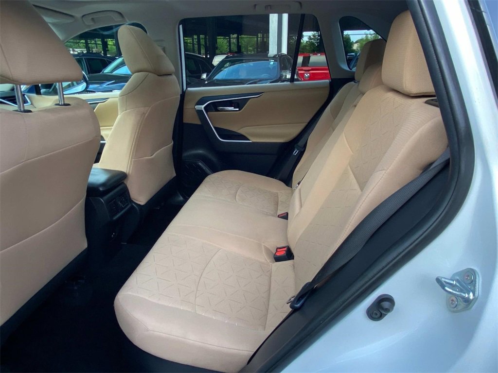 Used 2021 Toyota RAV4 XLE w/ Convenience Package image 16