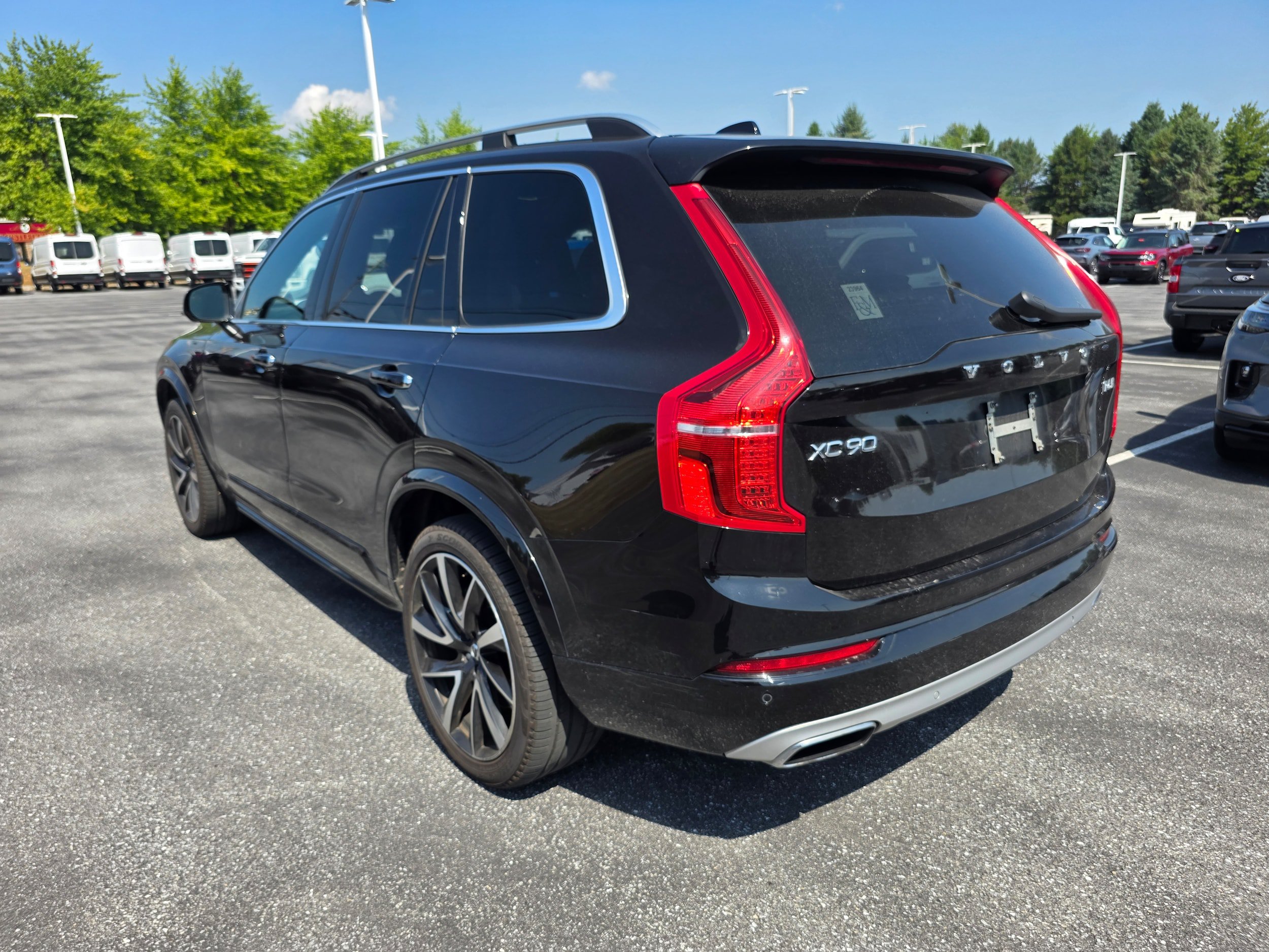 Used 2018 Volvo XC90 T6 Momentum w/ Protection Package AWD/4WD image 3