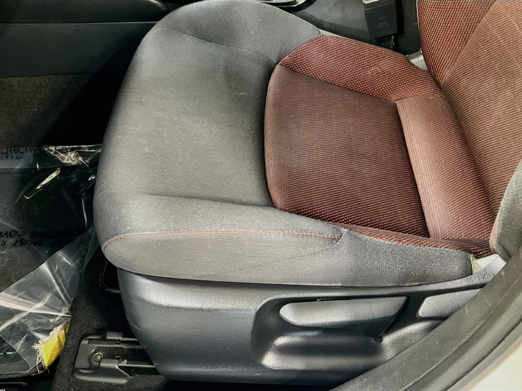 Used 2024 Toyota Corolla SE w/ SE Convenience Package FWD image 18