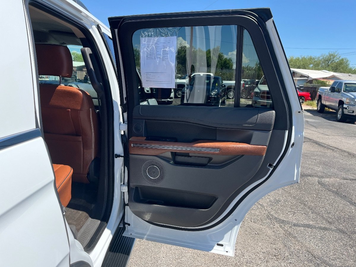 Used 2018 Ford Expedition XLT w/ Equipment Group 202A RWD image 36